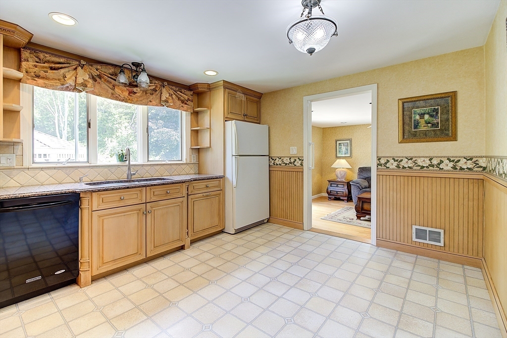 29 Beagle Club Road Attleboro, MA 02703 - Photo 7 of 26 Gallery Image 7