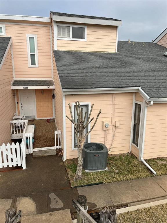 640 Harbor Drive Azle, TX 76020 - Photo 3 of 33