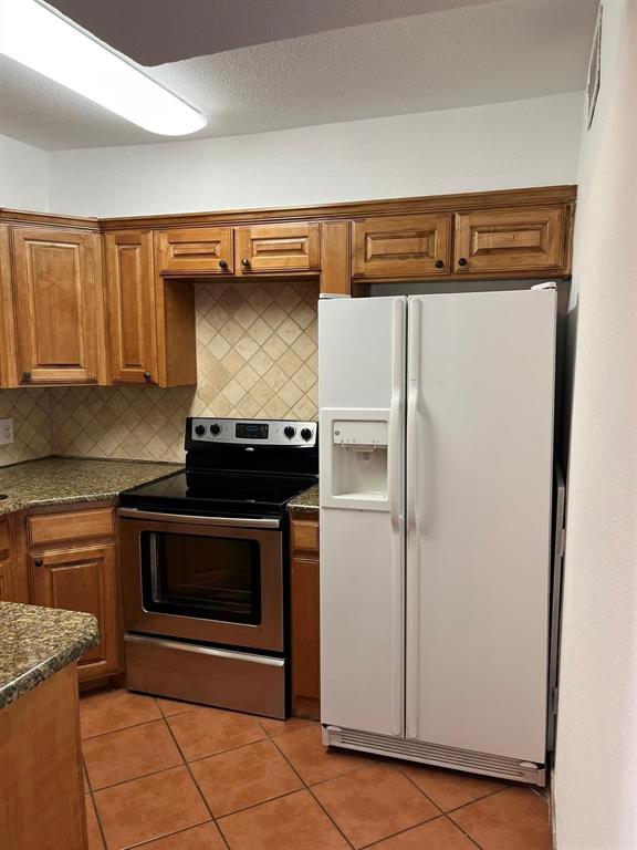 640 Harbor Drive Azle, TX 76020 - Photo 8 of 33 a stove top oven sitting inside of a kitchen