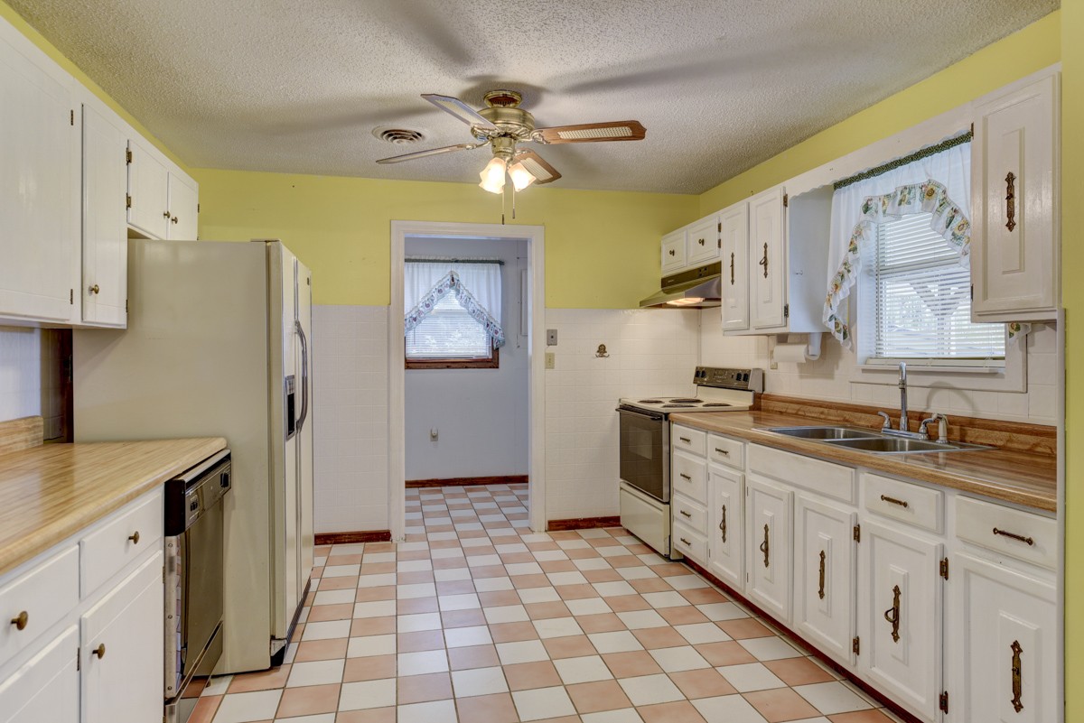 3945 Mitchell Road Lebanon, TN 37087 - Photo 38 of 41 a kitchen with stainless steel appliances a sink cabinets and wooden floor