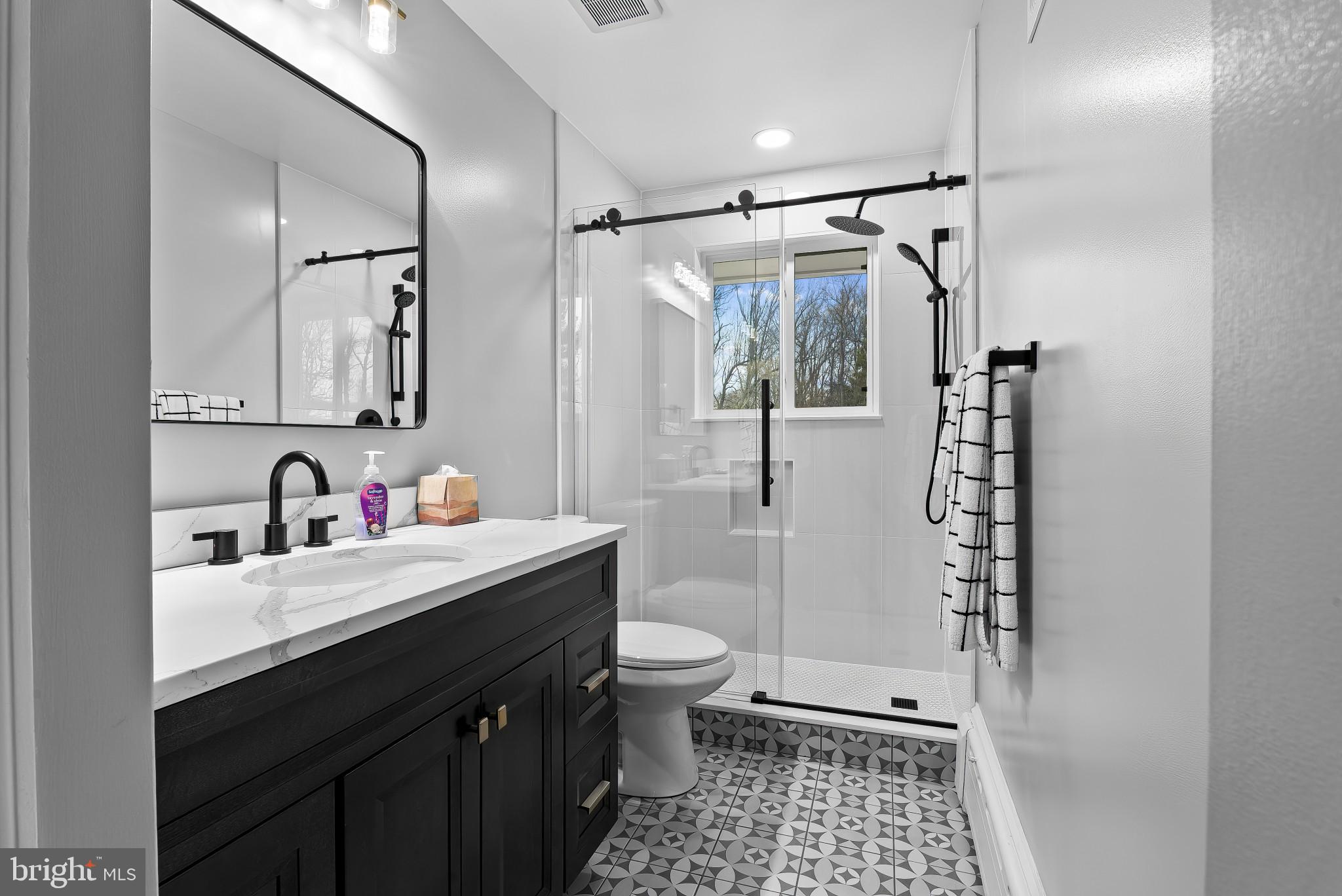 512 Quaint Acres Drive Silver Spring, MD 20904 - Photo 3 of 46 Full bathroom