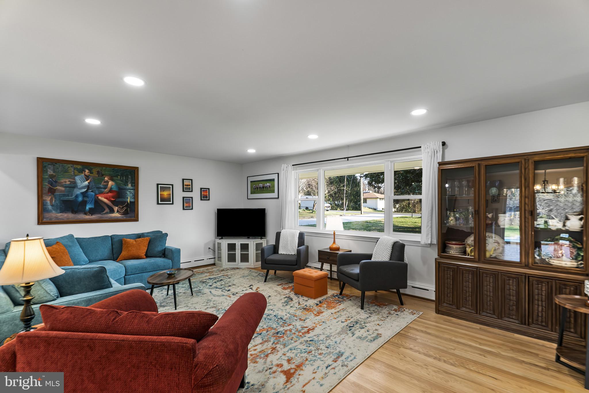 512 Quaint Acres Drive Silver Spring, MD 20904 - Photo 4 of 46 Living room
