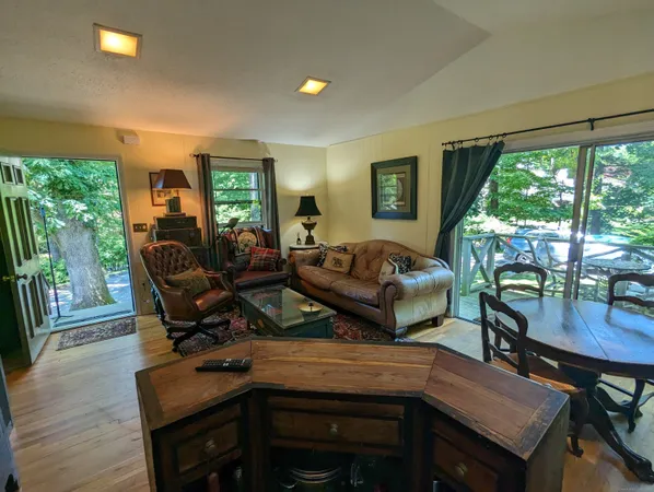 $3,250 | 3 Wild Rose Lane, Unit COTTAGE, Darien, CT 06820