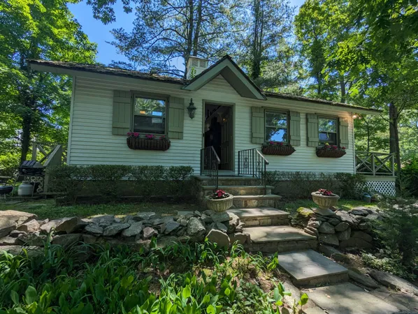 $3,250 | 3 Wild Rose Lane, Unit COTTAGE, Darien, CT 06820