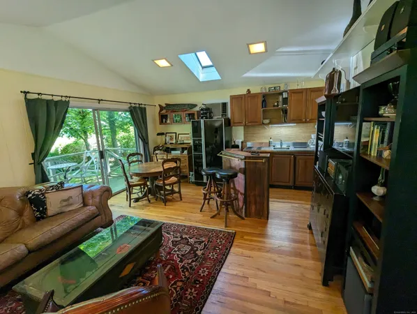 $3,250 | 3 Wild Rose Lane, Unit COTTAGE, Darien, CT 06820