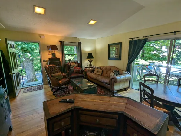 $3,250 | 3 Wild Rose Lane, Unit COTTAGE, Darien, CT 06820
