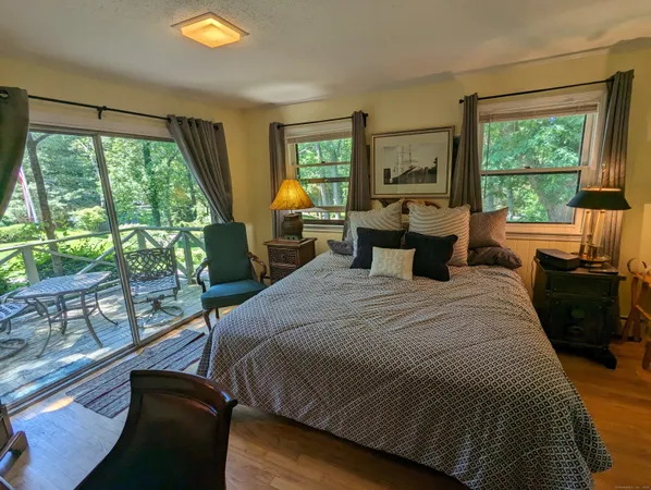 $3,250 | 3 Wild Rose Lane, Unit COTTAGE, Darien, CT 06820