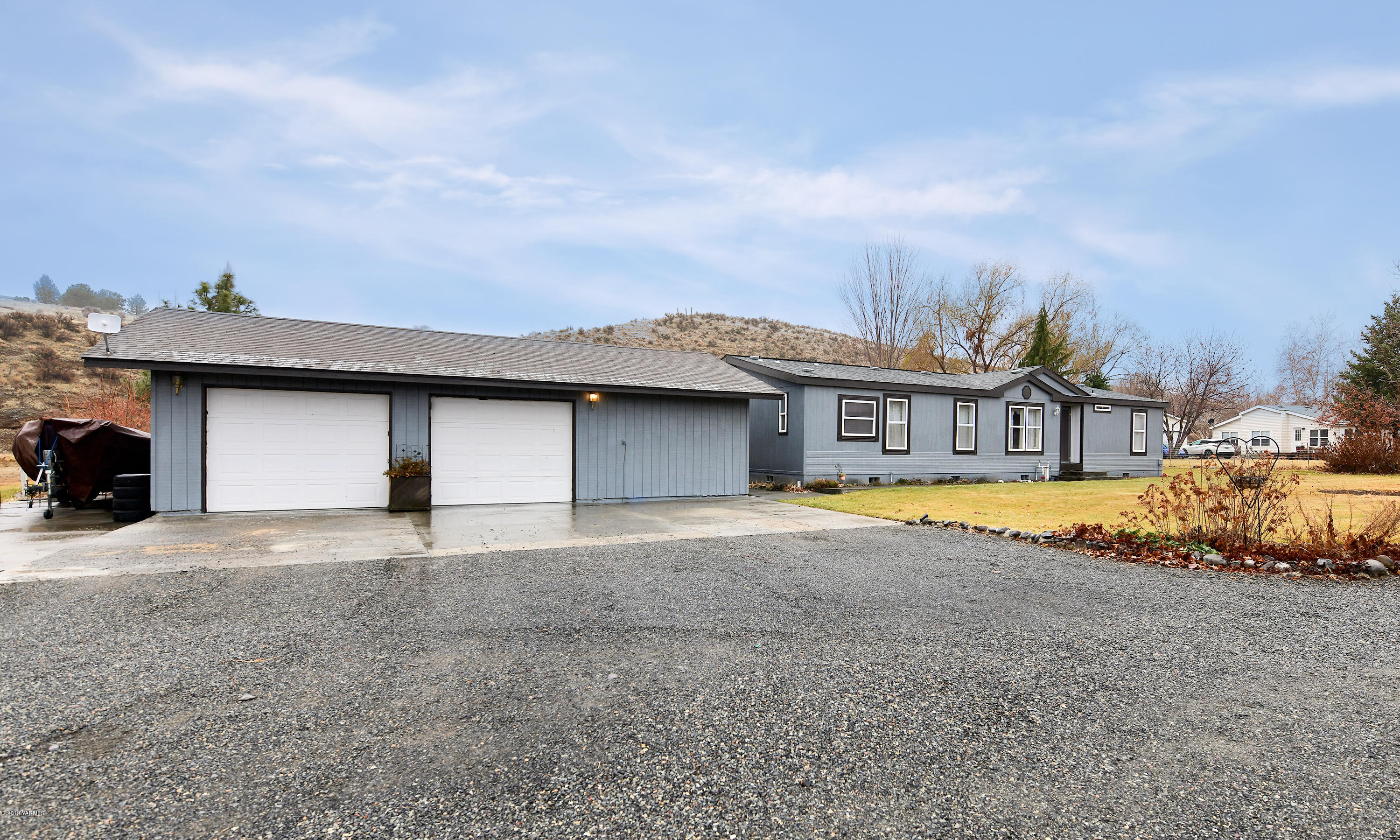 1251 Stone Road Yakima, WA 98908 - Photo 2 of 17 a front view of a house with a yard and garage