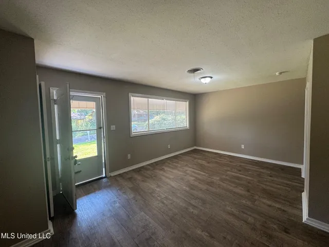 $69,900 | 227 Queen Anne Lane, Jackson, MS 39209