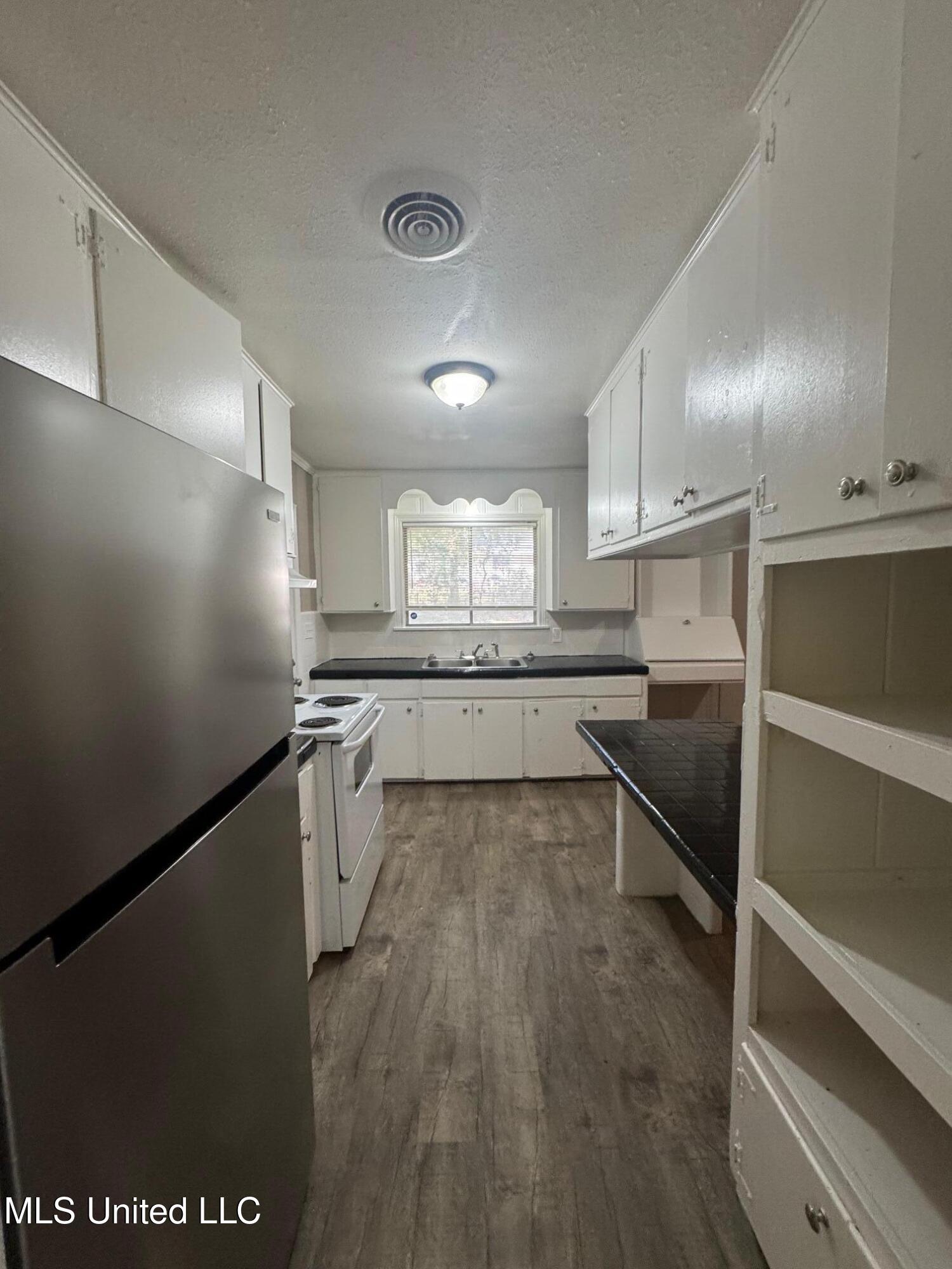 227 Queen Anne Lane Jackson, MS 39209 - Photo 6 of 15 IMG_5735