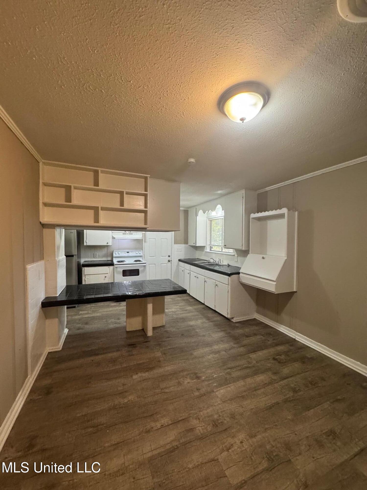 227 Queen Anne Lane Jackson, MS 39209 - Photo 8 of 15 IMG_5740