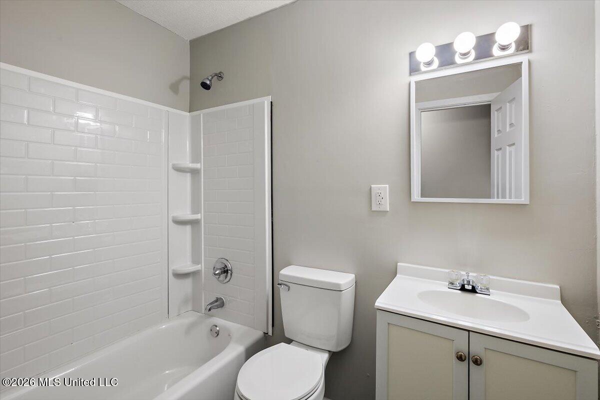 3723 John Adams Road Jackson, MS 39213 - Photo 15 of 21 Hallway Bathroom