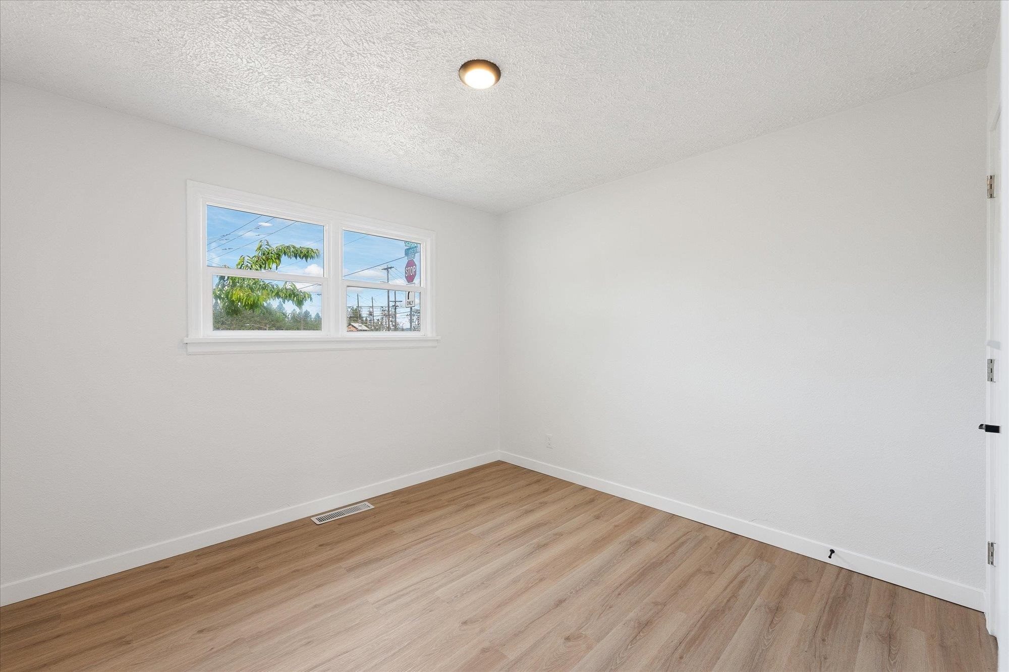 6212 North Assembly Street Spokane, WA 99205 - Photo 18 of 28