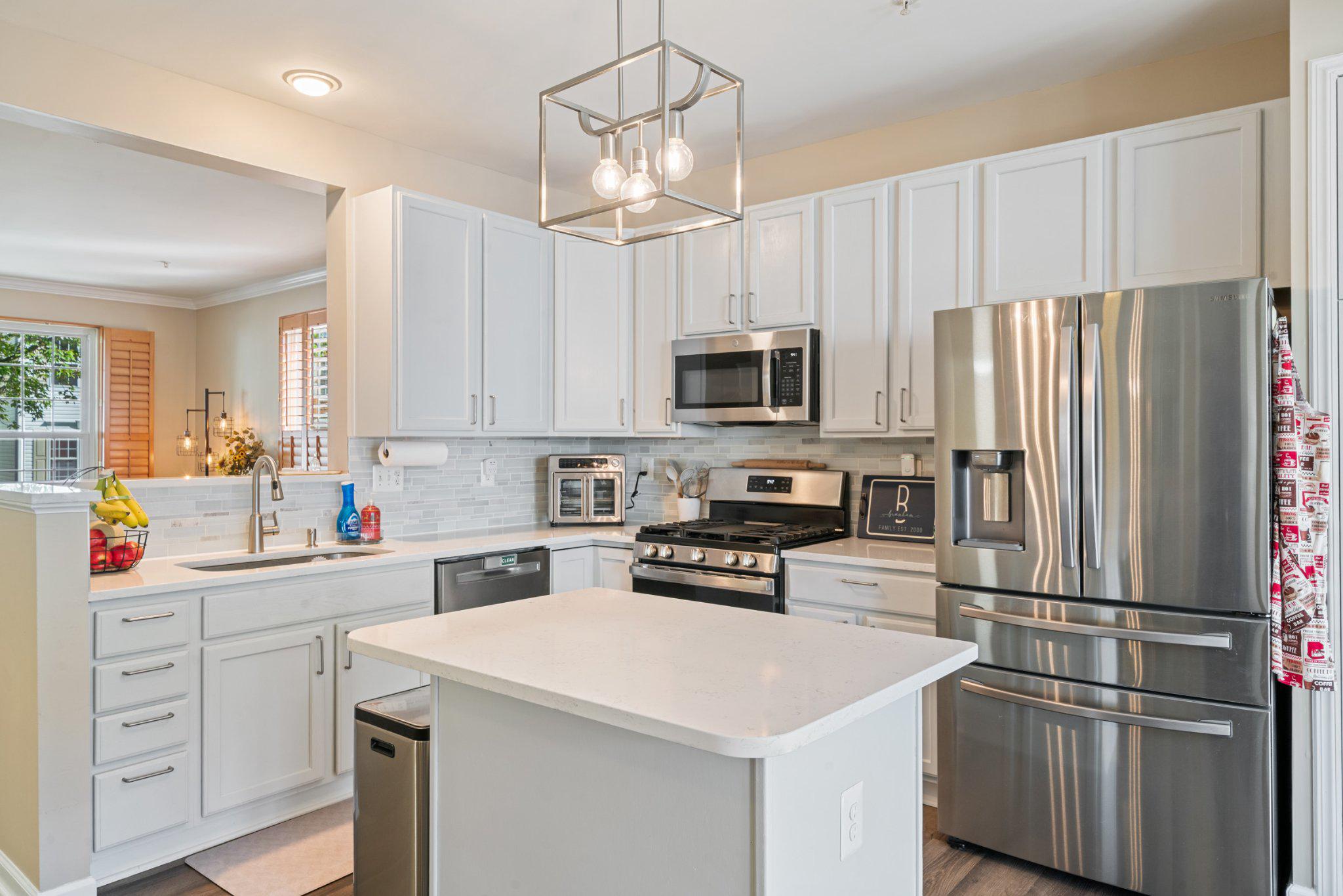 13916 Lullaby Road Germantown, MD 20874 - Photo 9 of 45 Kitchen on main level.
