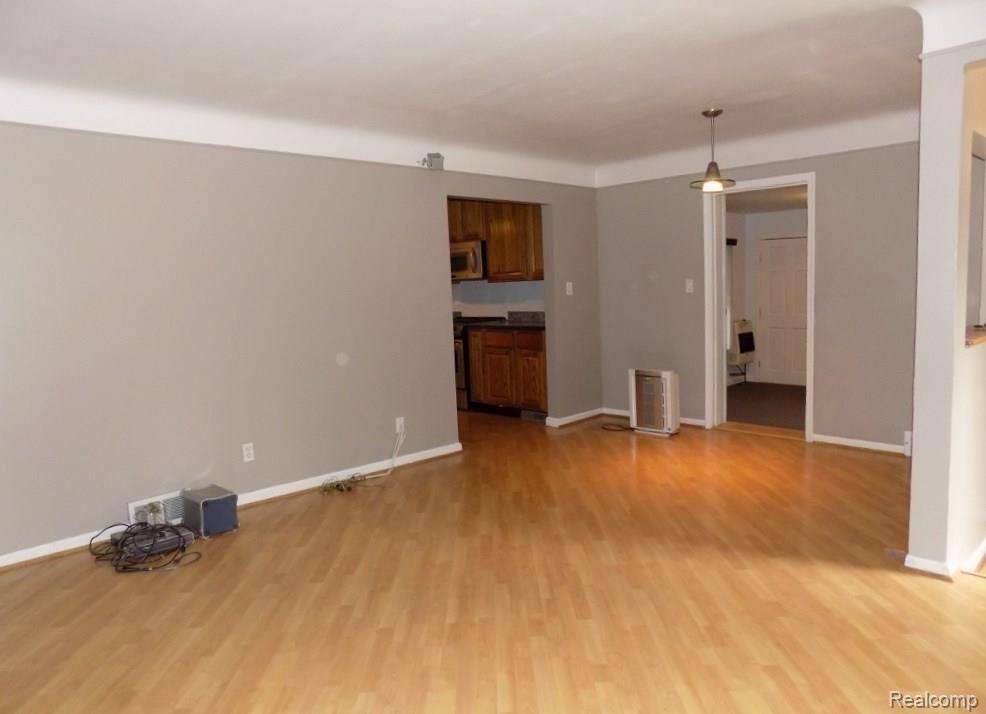 18965 Norwich Road Livonia, MI 48152 - Photo 5 of 19 5 DSCN5087 (1024x768).jpg