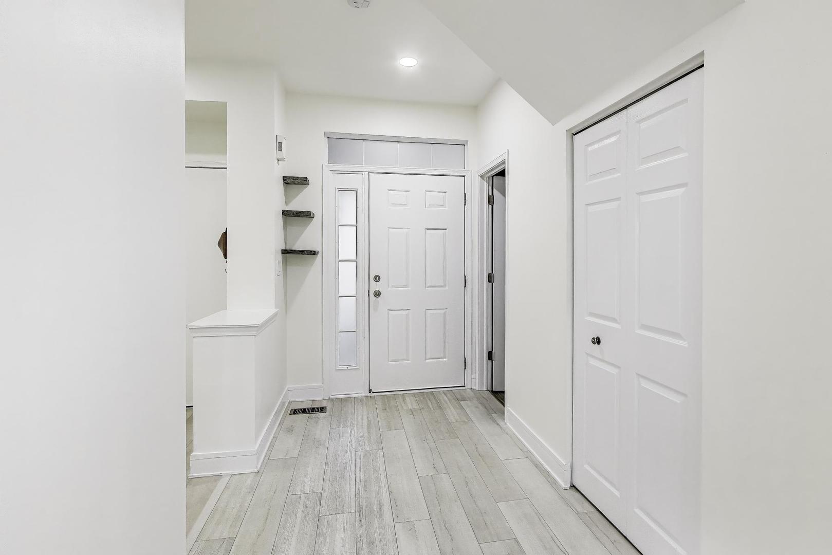 8169 Ripple Ridge Darien, IL 60561 - Photo 5 of 33