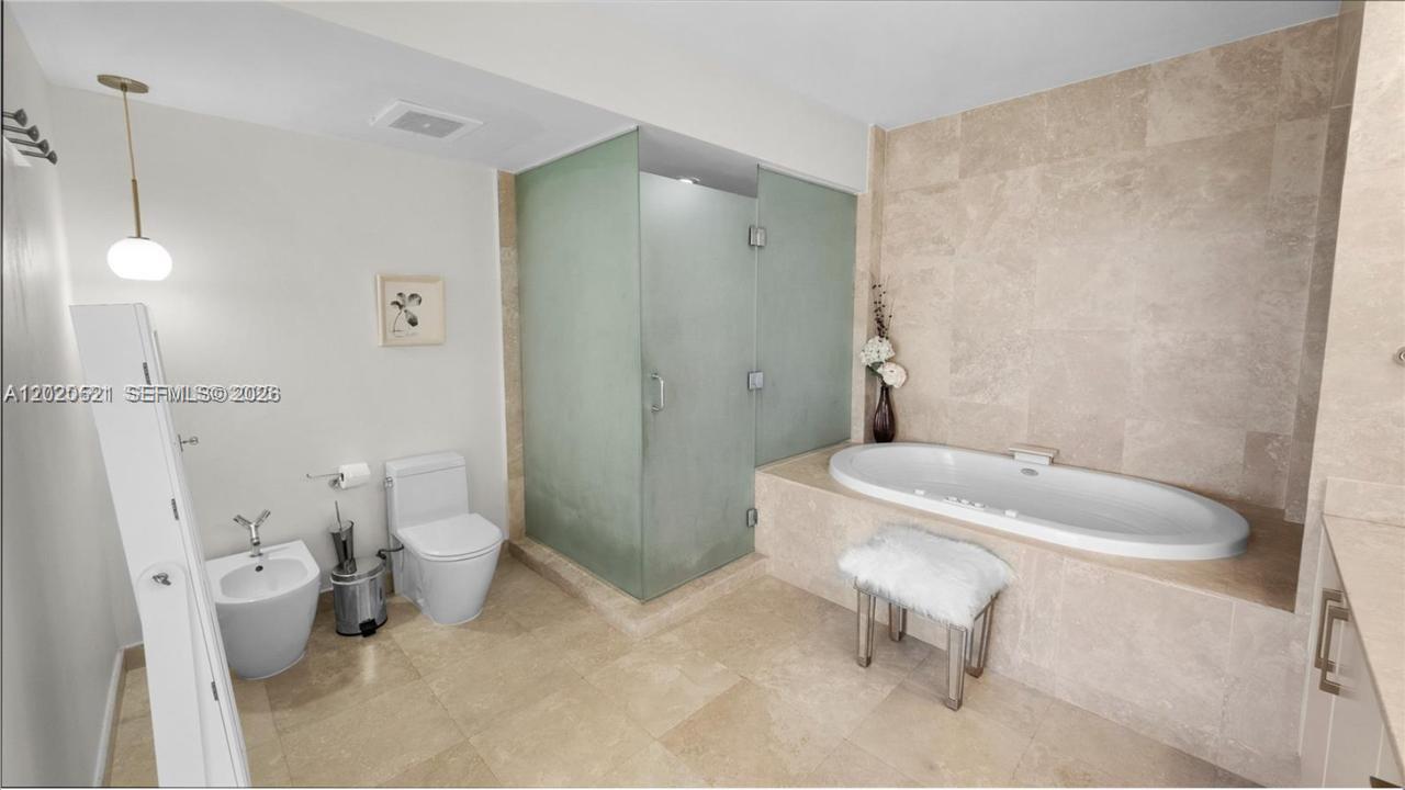 450 Alton Road, Unit 2810 Miami Beach, FL 33139 - Photo 12 of 38