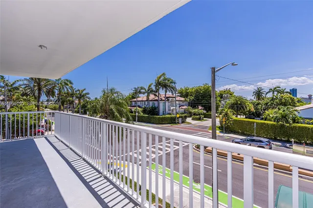 $2,200 | 3527 Northeast 168th Street, Unit 309, North Miami Beach, FL 33160