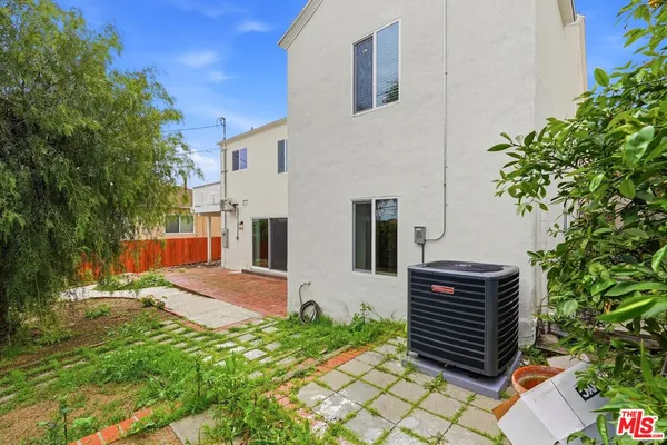 $6,299 | 5452 Harcross Drive, Los Angeles, CA 90043