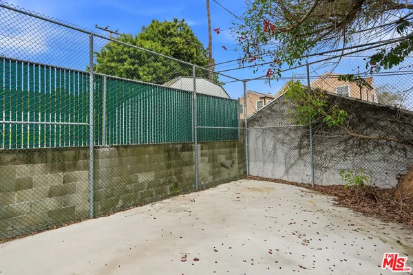 $6,299 | 5452 Harcross Drive, Los Angeles, CA 90043