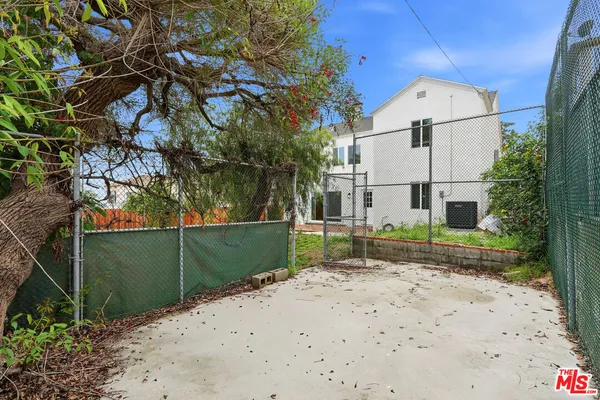 $6,299 | 5452 Harcross Drive, Los Angeles, CA 90043