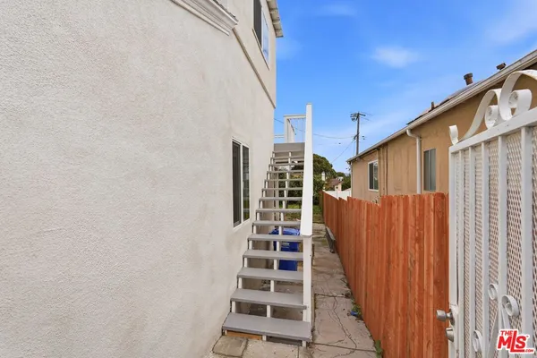 $6,299 | 5452 Harcross Drive, Los Angeles, CA 90043