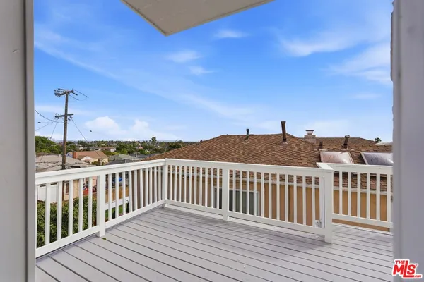 $6,299 | 5452 Harcross Drive, Los Angeles, CA 90043