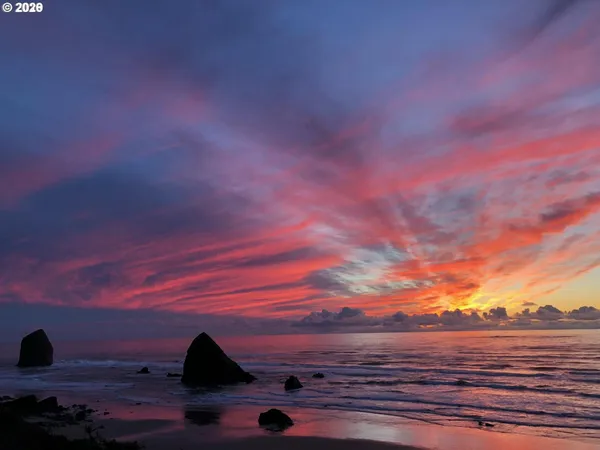 $1,779,900 | 163 West 1st Street, Cannon Beach, OR 97110