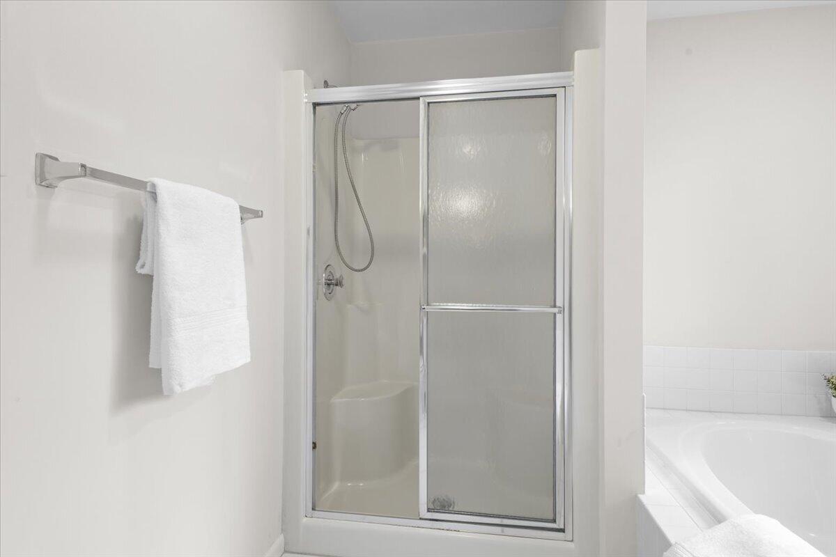 5751 Cox Hopkins Road Roanoke, VA 24014 - Photo 21 of 48 Primary Bath