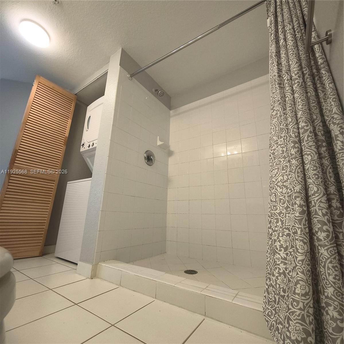 15440 Southwest 284th Street, Unit 5303 Homestead, FL 33033 - Photo 11 of 18 a bathroom with a shower