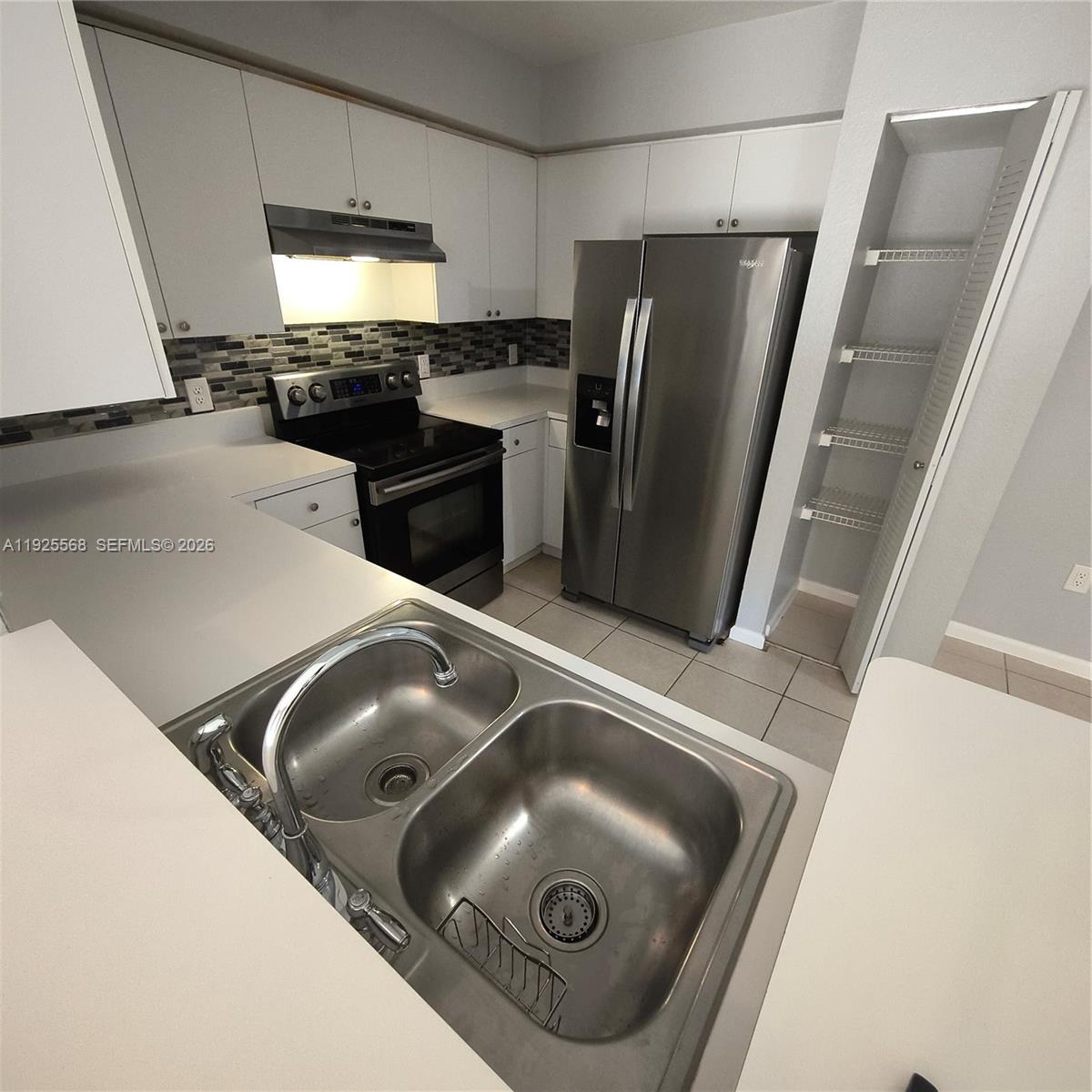 15440 Southwest 284th Street, Unit 5303 Homestead, FL 33033 - Photo 3 of 18 a close view of stove and refrigerator