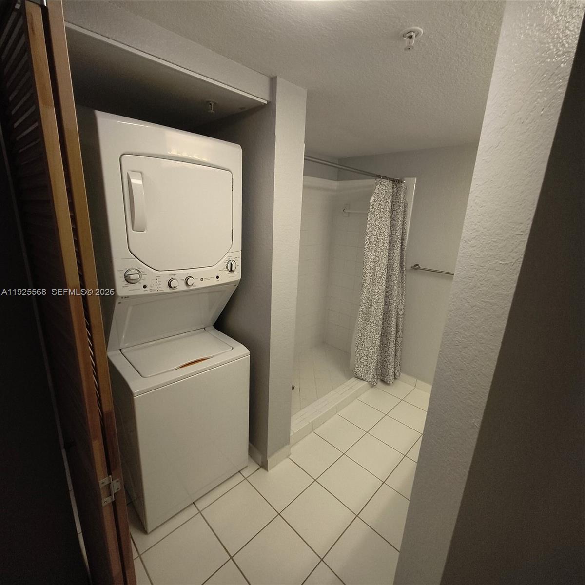 15440 Southwest 284th Street, Unit 5303 Homestead, FL 33033 - Photo 10 of 18 a utility room with dryer and washer