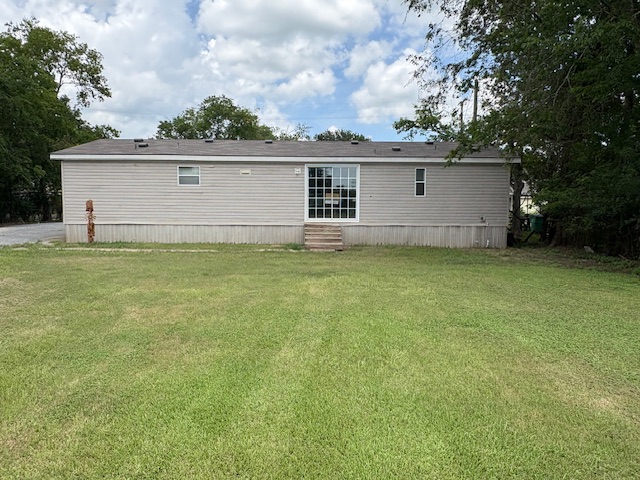 116 Taft Street Normangee, TX 77871 - Photo 5 of 33 a view of a backyard