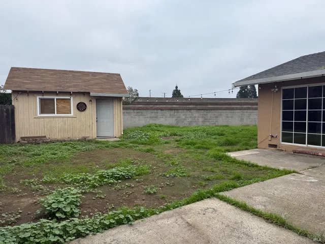 a view of a house with a yard and plants