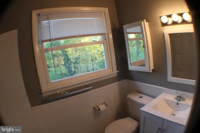 $1,600 | 5474 Mulberry Street, Stephens City, VA 22655