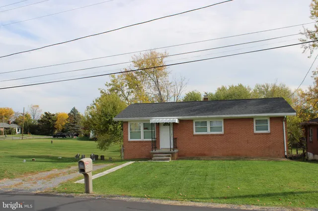 $1,600 | 5474 Mulberry Street, Stephens City, VA 22655