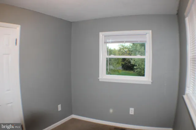 $1,600 | 5474 Mulberry Street, Stephens City, VA 22655