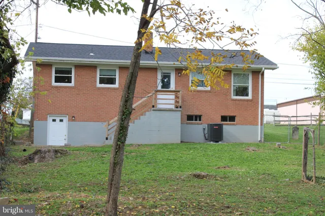 $1,600 | 5474 Mulberry Street, Stephens City, VA 22655