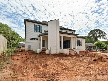 a view of a house with garage