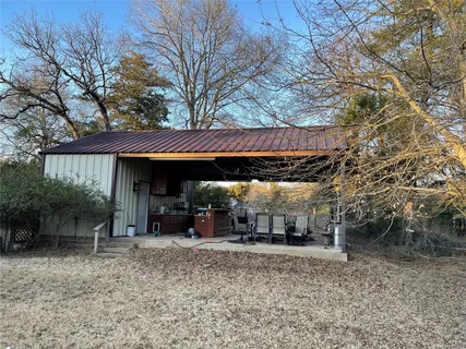 a view of a yard