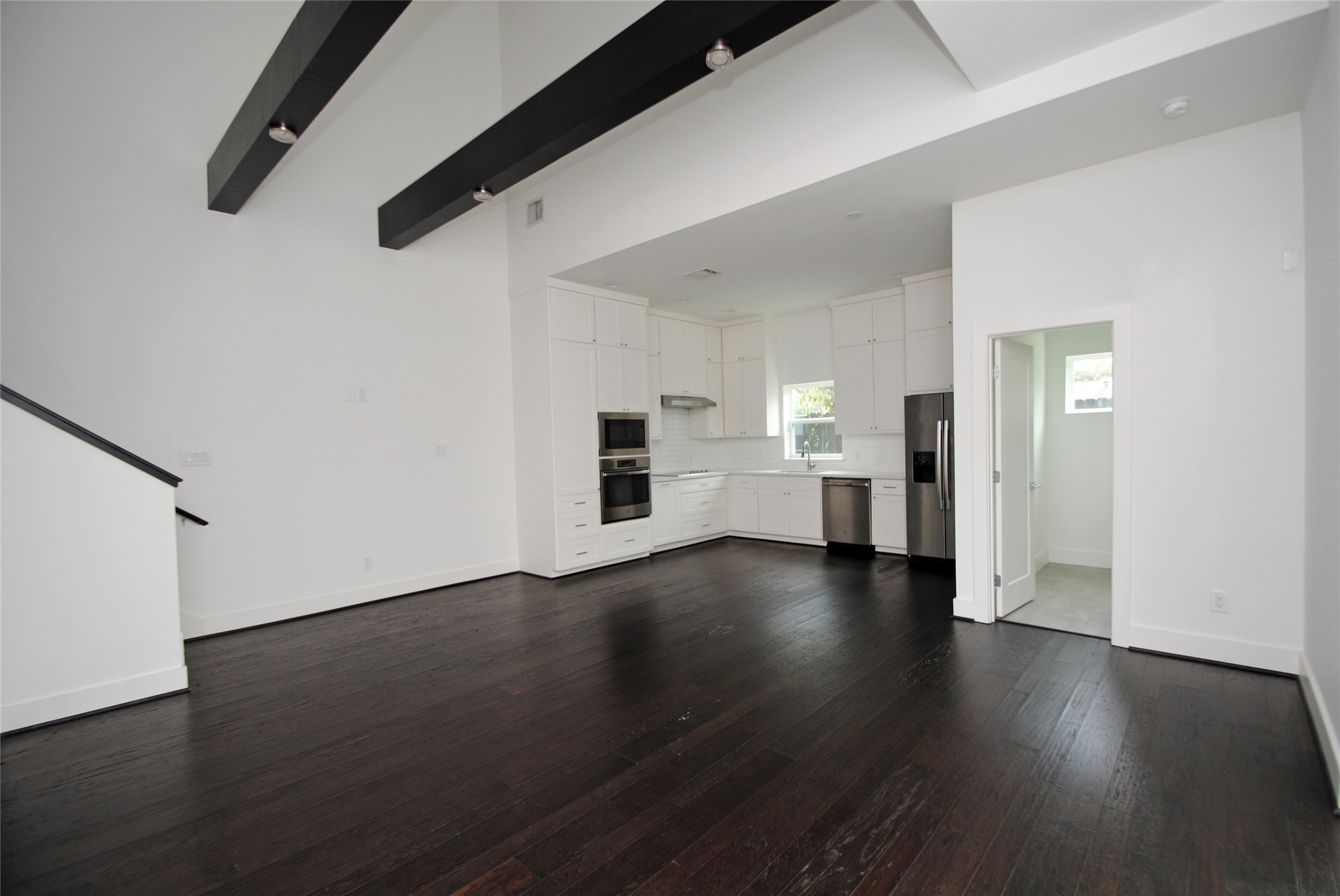 7707 Jacquelyn Oaks Road Houston, TX 77055 - Photo 4 of 34 Tall ceilings, cozy beams