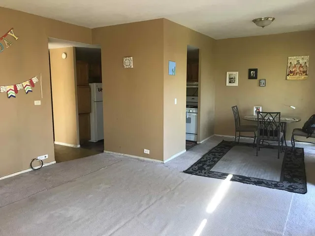 a view of livingroom with furniture