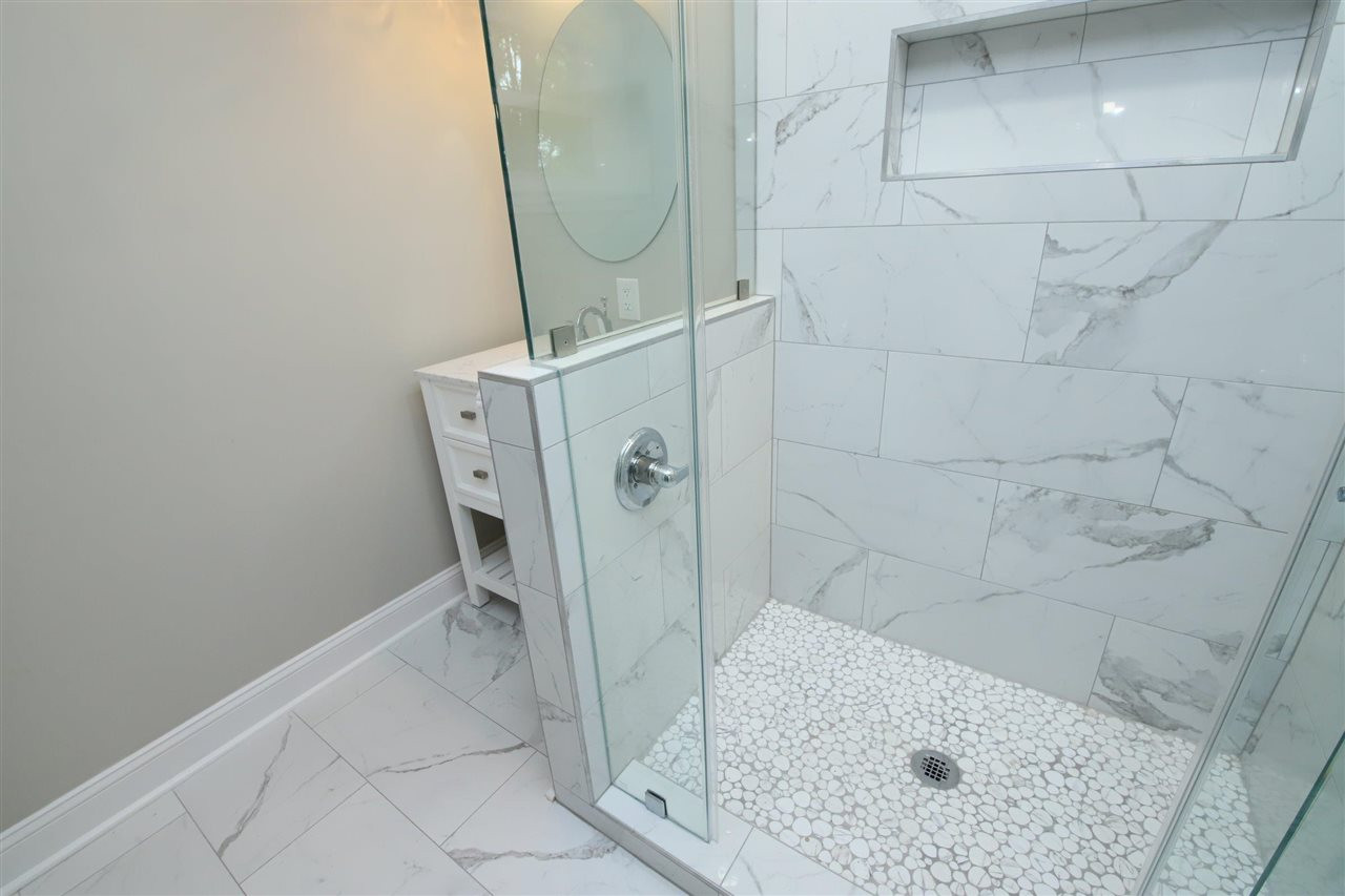 623 Quarry Street Raleigh, NC 27601 - Photo 14 of 25 Master Shower Detail