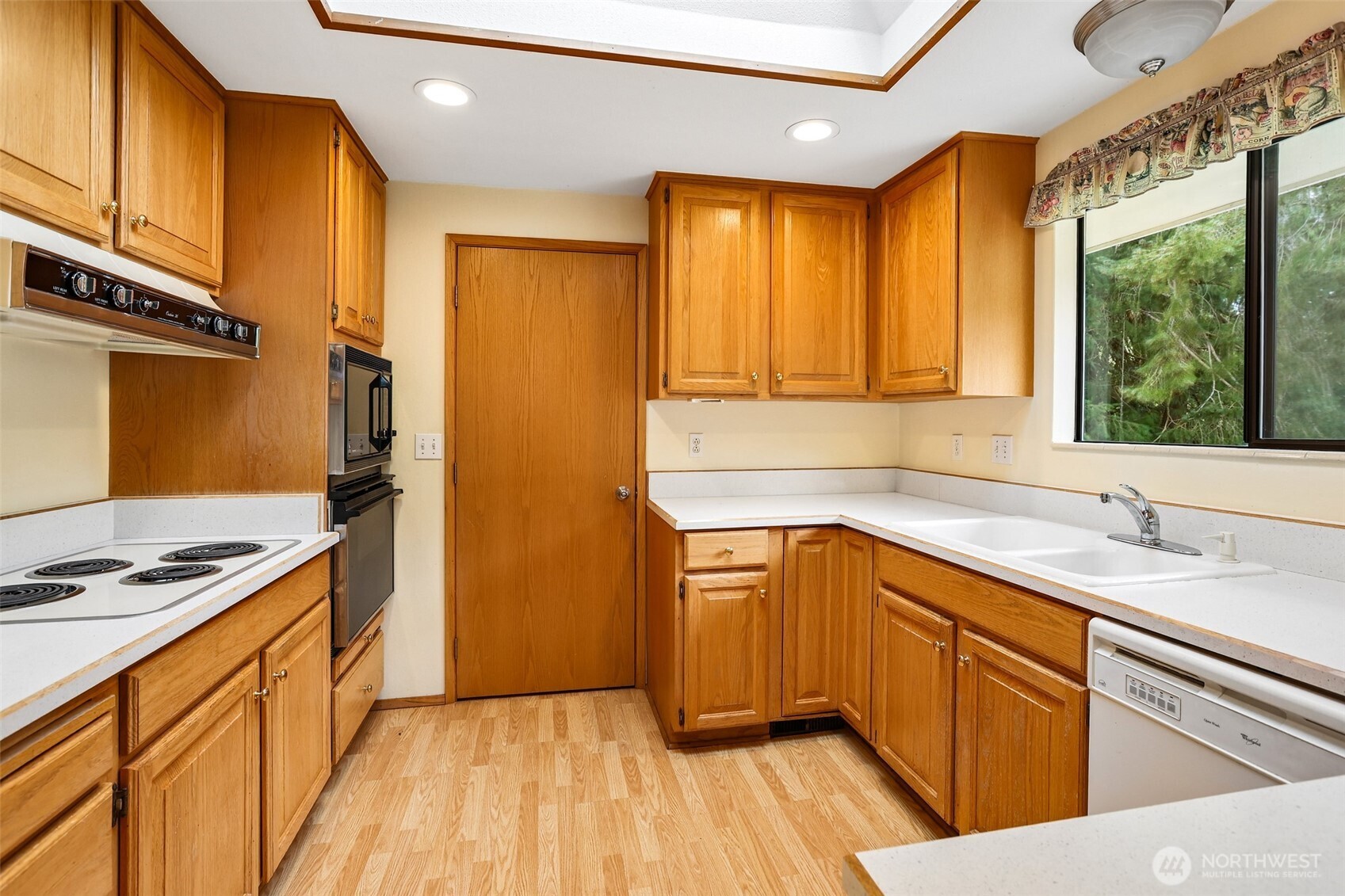 620 Southeast Kramer Place Issaquah, WA 98027 - Photo 6 of 33