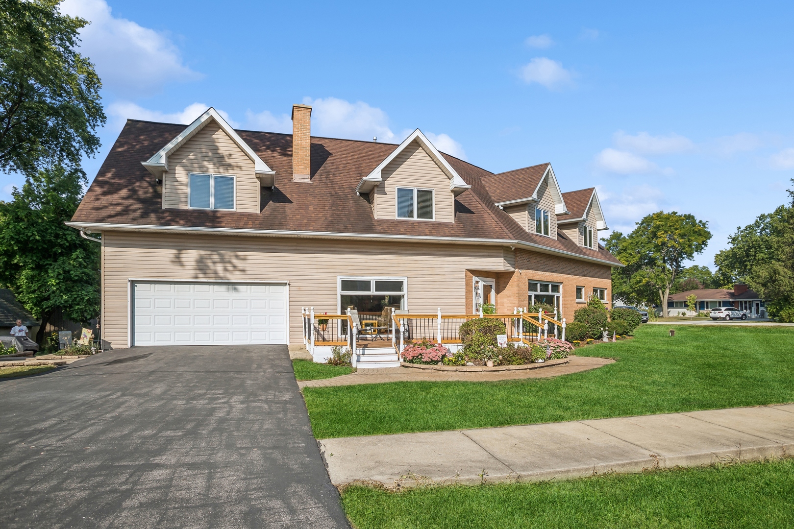 210 Valley Road Roselle, IL 60172 - Photo 1 of 34 Gallery Image 1