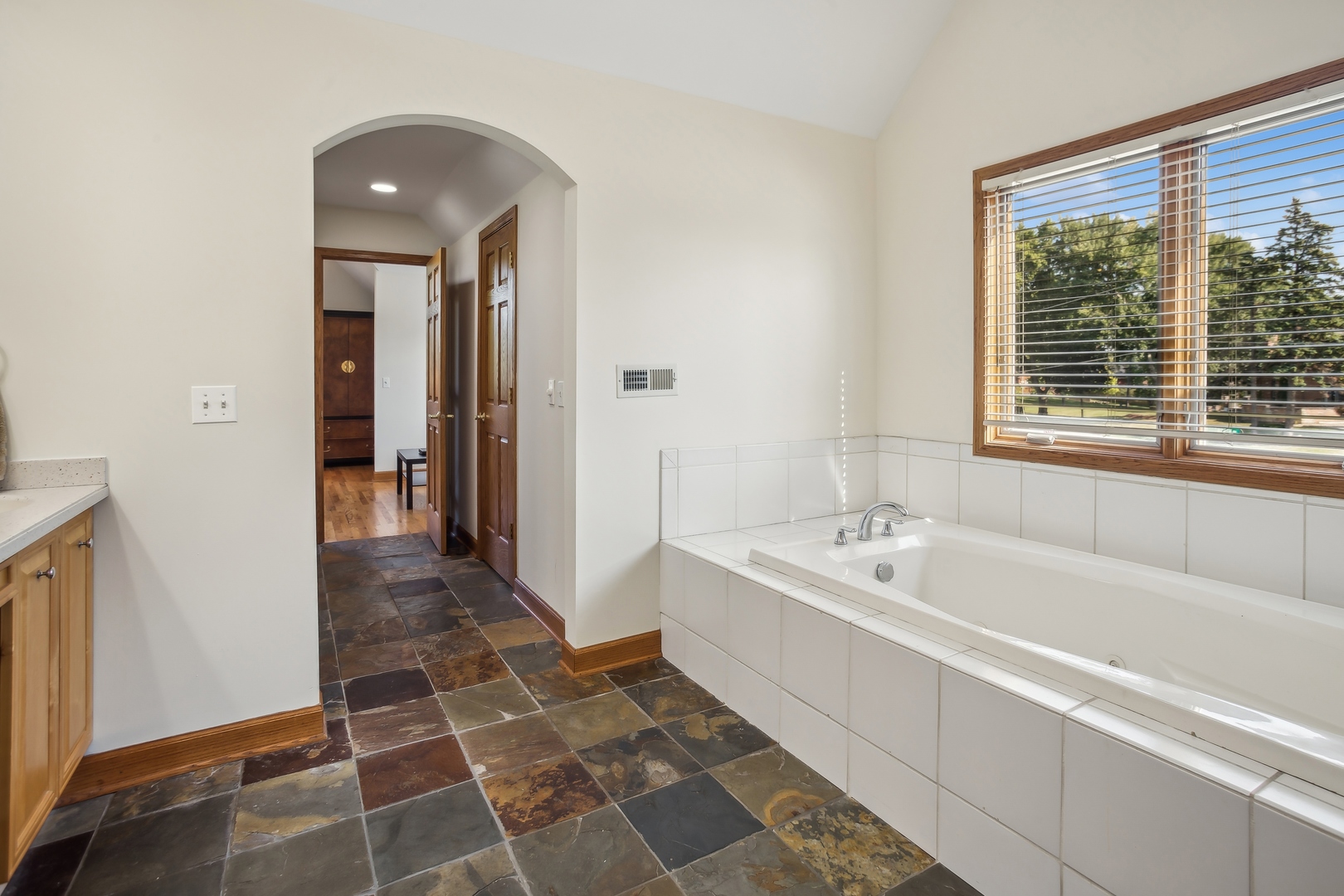 210 Valley Road Roselle, IL 60172 - Photo 14 of 34 Gallery Image 14