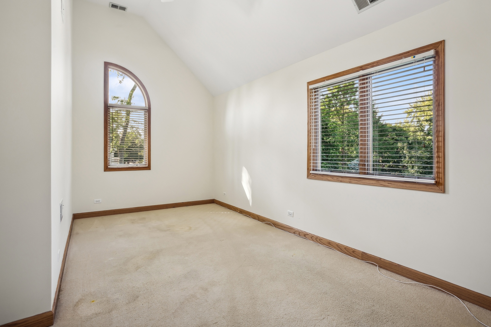 210 Valley Road Roselle, IL 60172 - Photo 17 of 34 Gallery Image 17