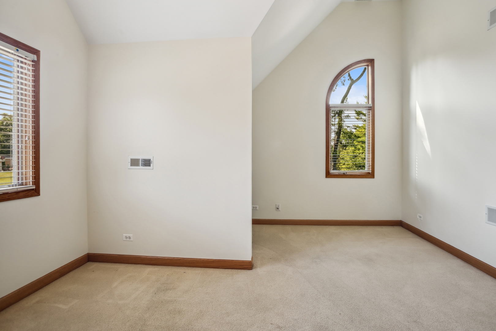 210 Valley Road Roselle, IL 60172 - Photo 18 of 34 Gallery Image 18