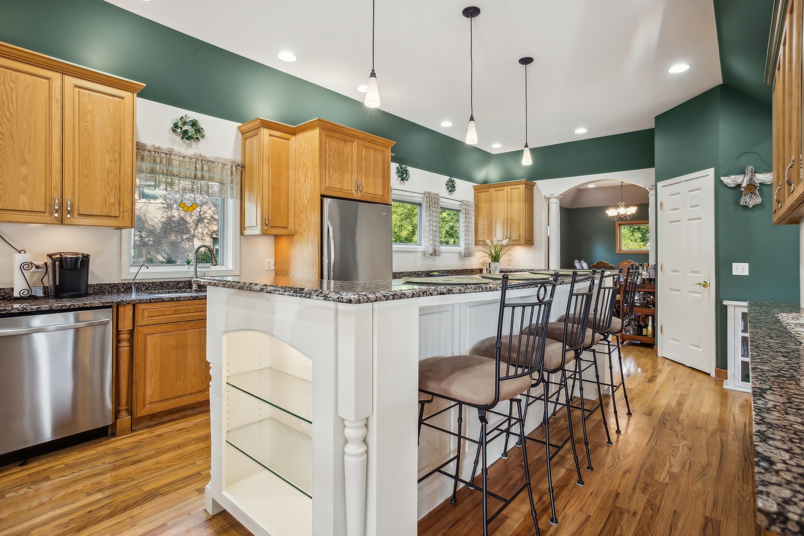 210 Valley Road Roselle, IL 60172 - Photo 2 of 34 Gallery Image 2