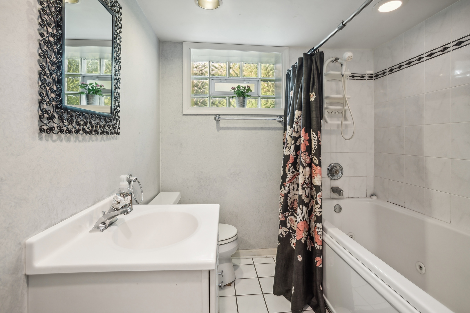 210 Valley Road Roselle, IL 60172 - Photo 24 of 34 Gallery Image 24